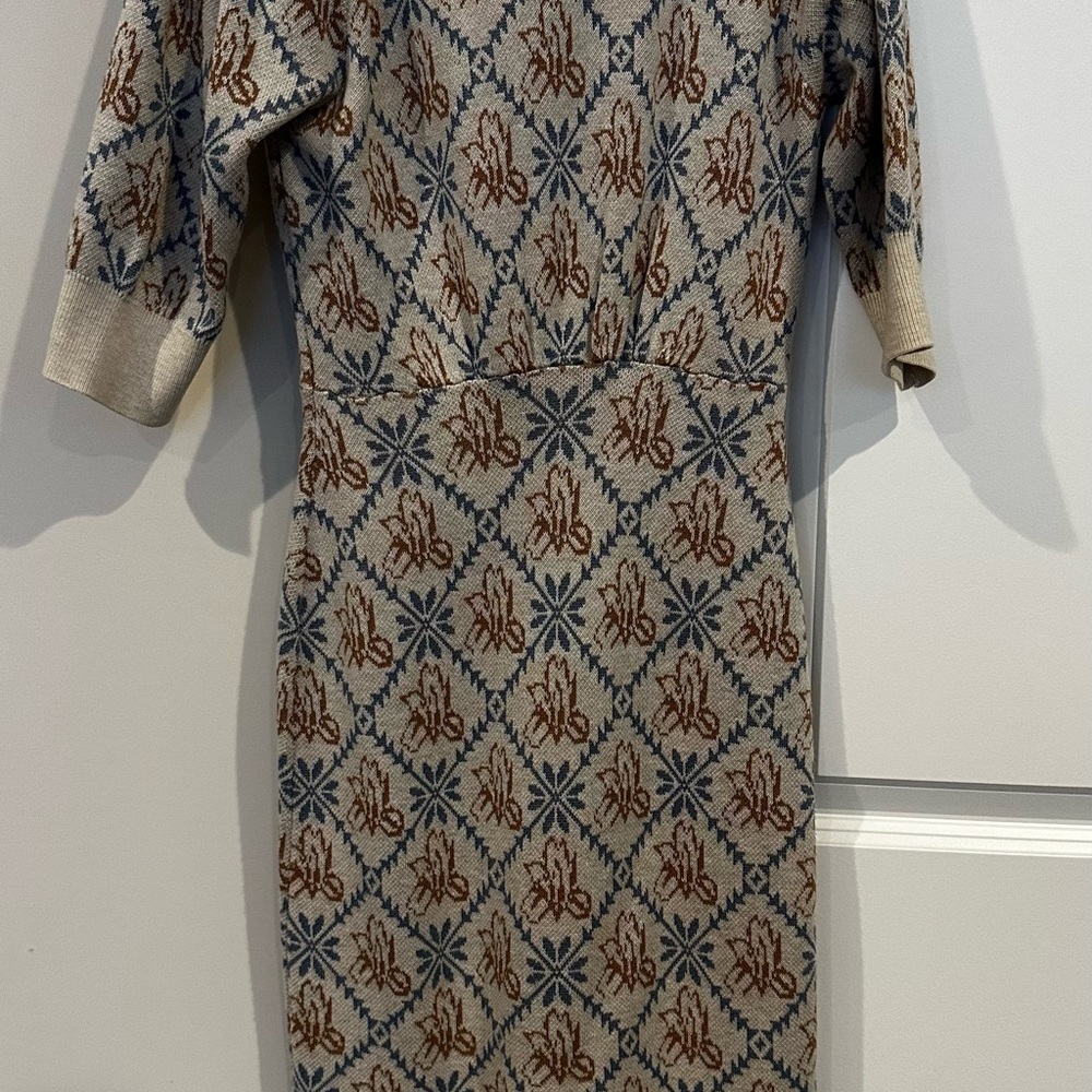 Elegant Long Sleeve Knit Dress with Geometric Pattern